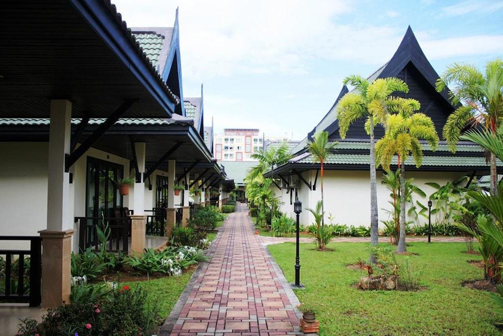 Airport Resort Phuket Nai Yang Beach Exteriör bild