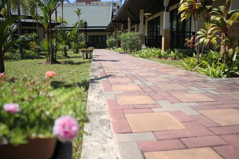 Airport Resort Phuket Nai Yang Beach Exteriör bild