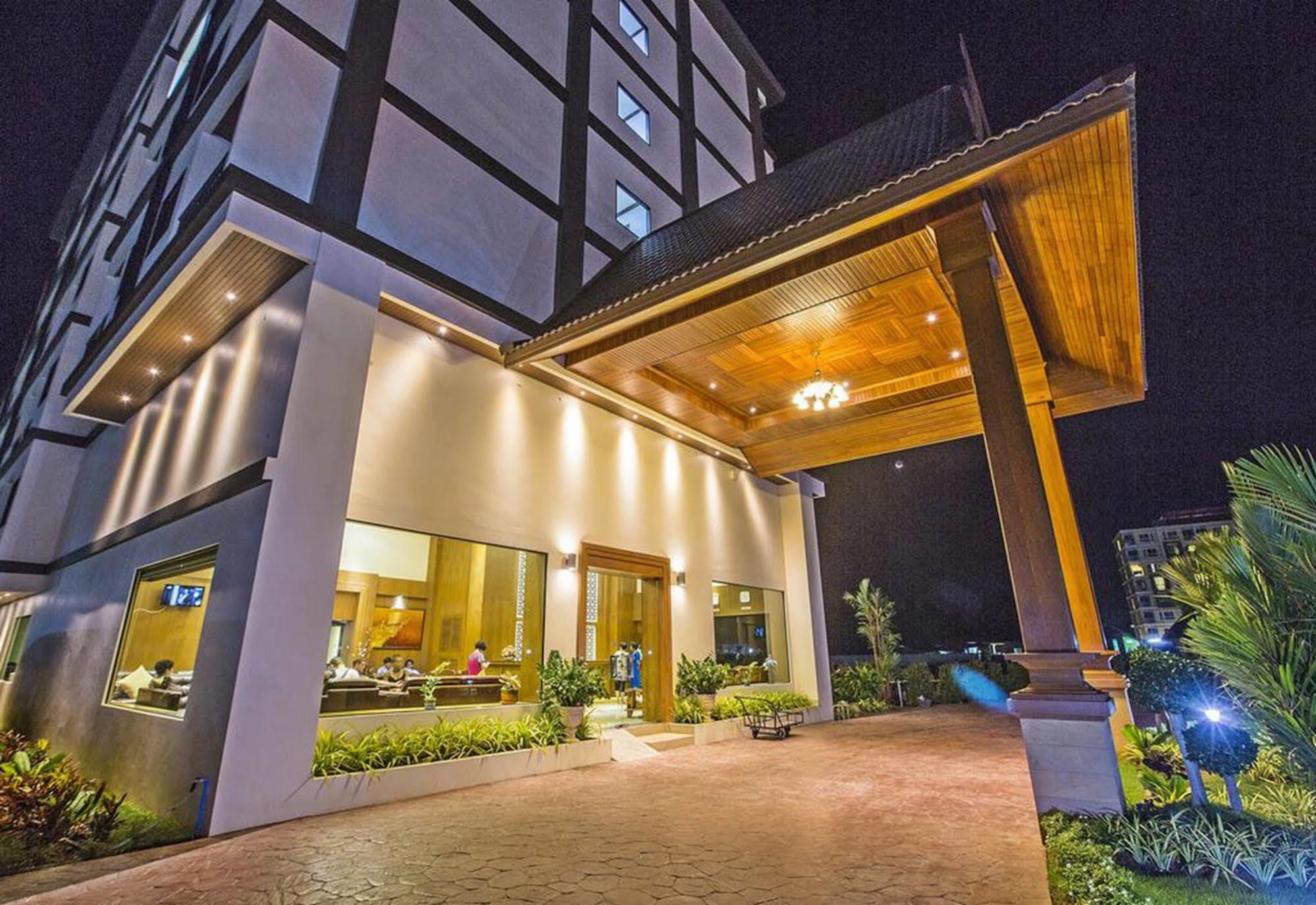 Airport Resort Phuket Nai Yang Beach Exteriör bild